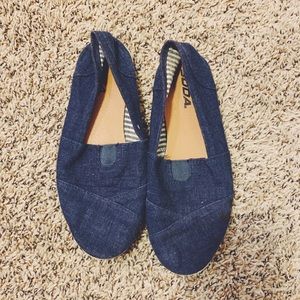 Jean material slip on ( Bobs )